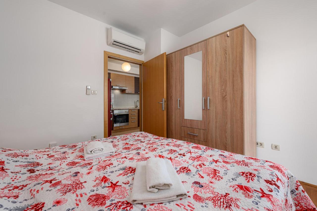 Apartment Ares 14 - Umag Center Екстер'єр фото