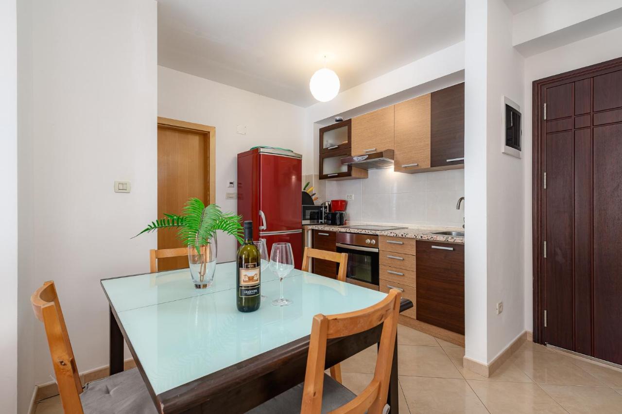 Apartment Ares 14 - Umag Center Екстер'єр фото
